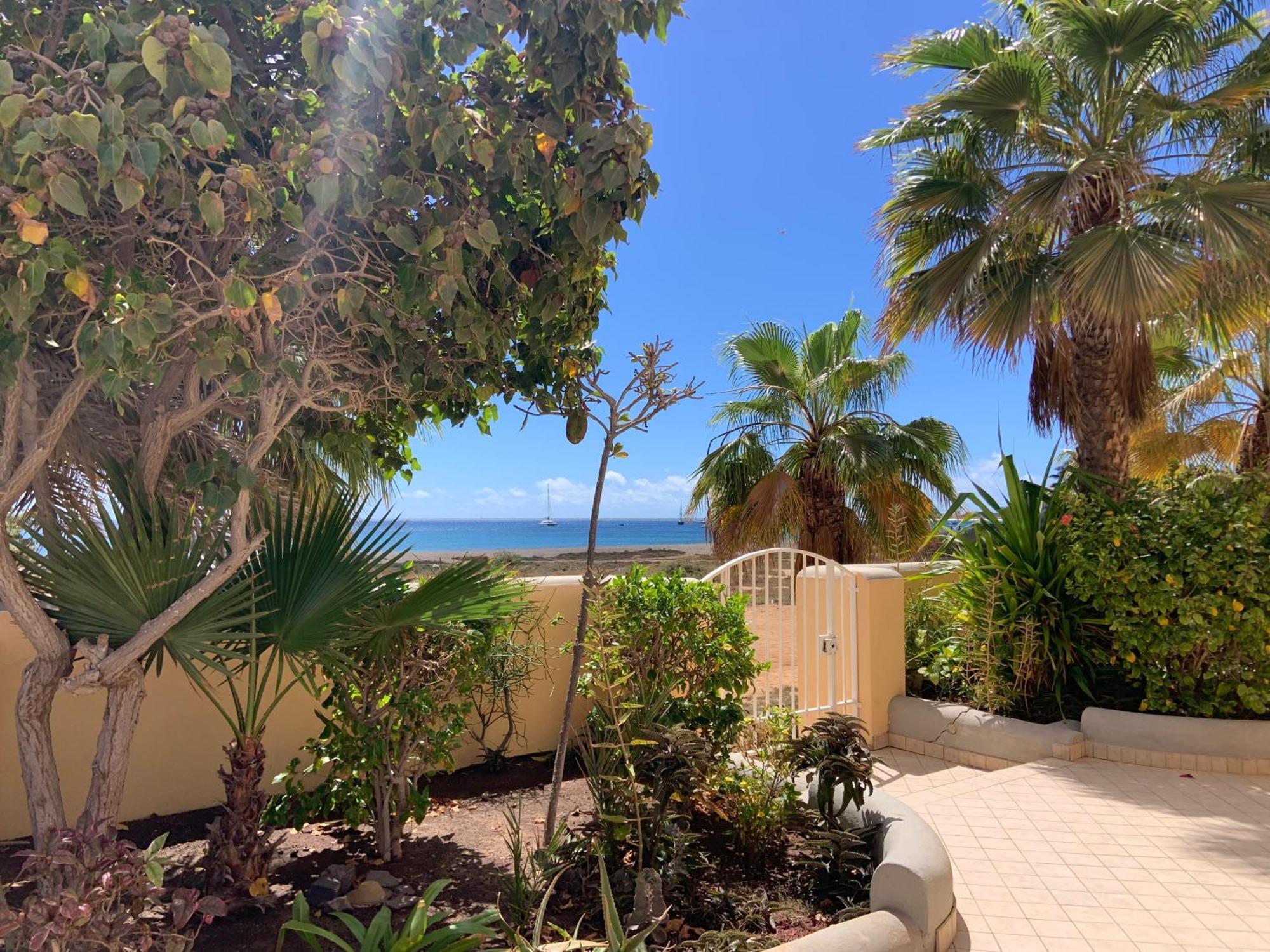 Lovely Beach Front Apartment In Santa Maria Extérieur photo